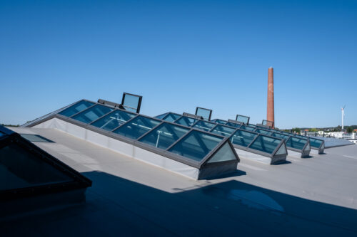 Photographie d'une réalisation en éclairage naturel, toit d'un immeuble